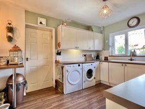 Kitchen Breakfast Room- click for photo gallery